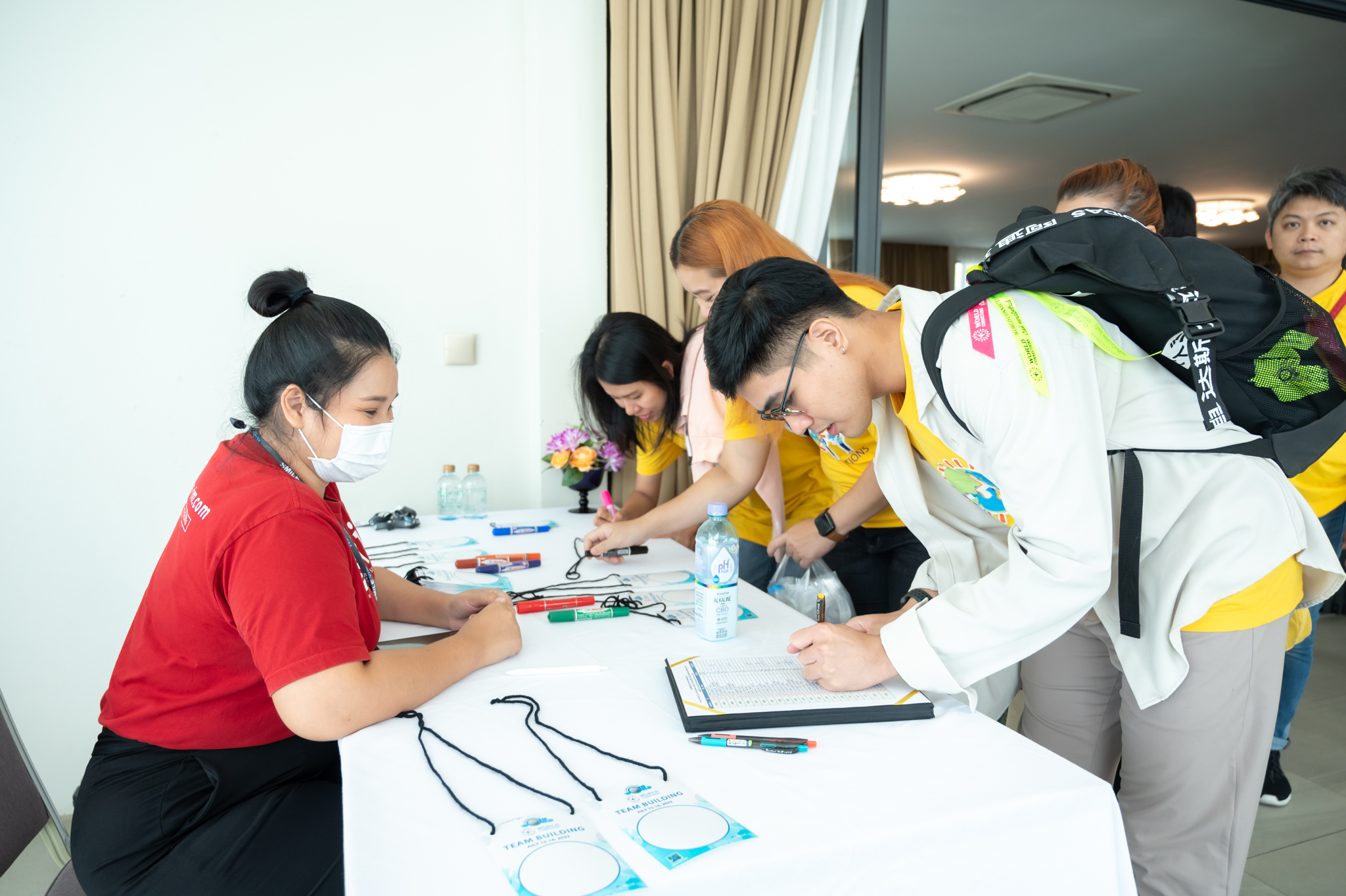 จัดกิจกรรมทีมบิ้วดิ้ง ประจำปี 2023 One World Tour & World Connections