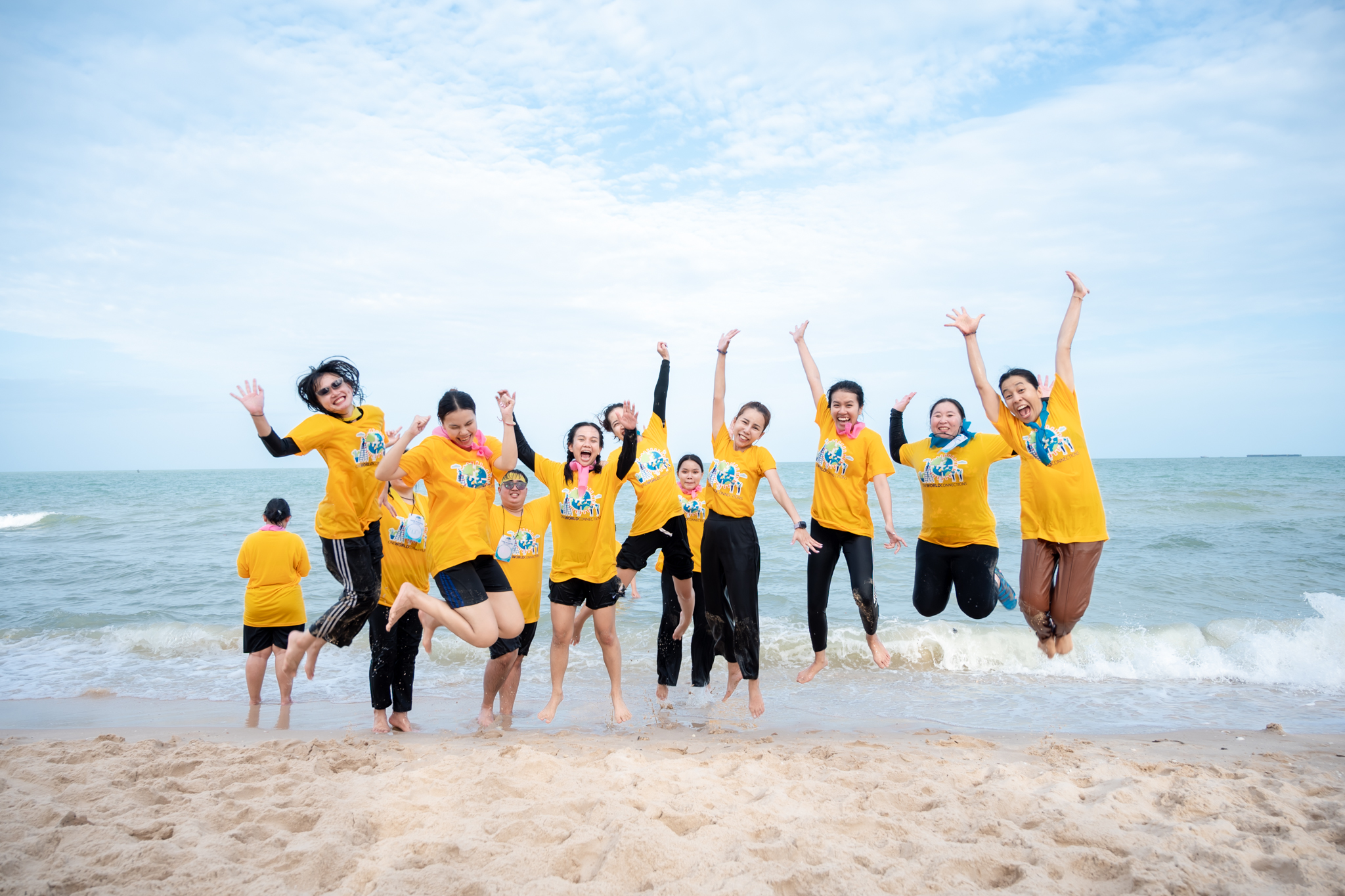 จัดกิจกรรมทีมบิ้วดิ้ง ประจำปี 2023 One World Tour & World Connections