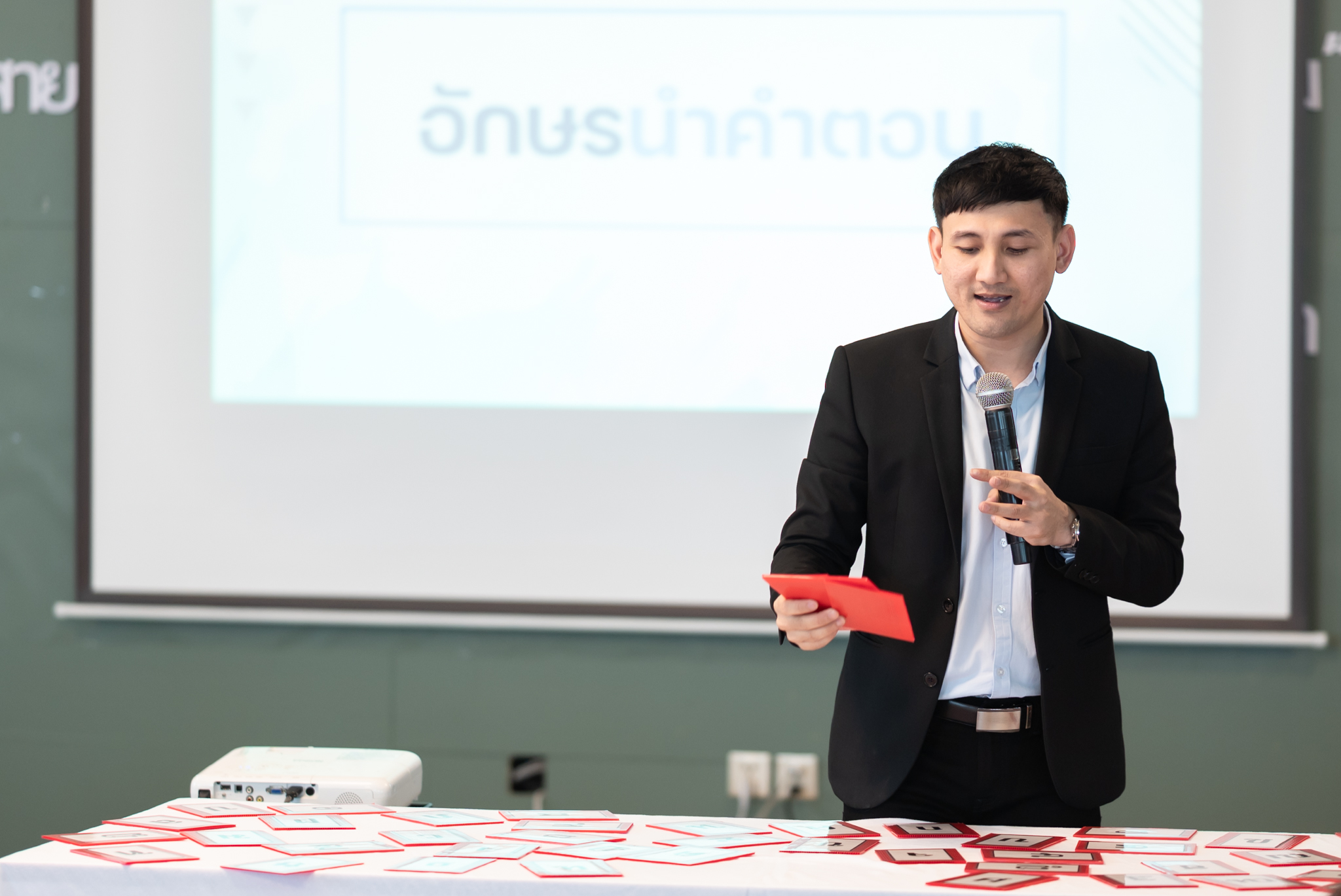 จัดกิจกรรมทีมบิ้วดิ้ง ประจำปี 2023 One World Tour & World Connections