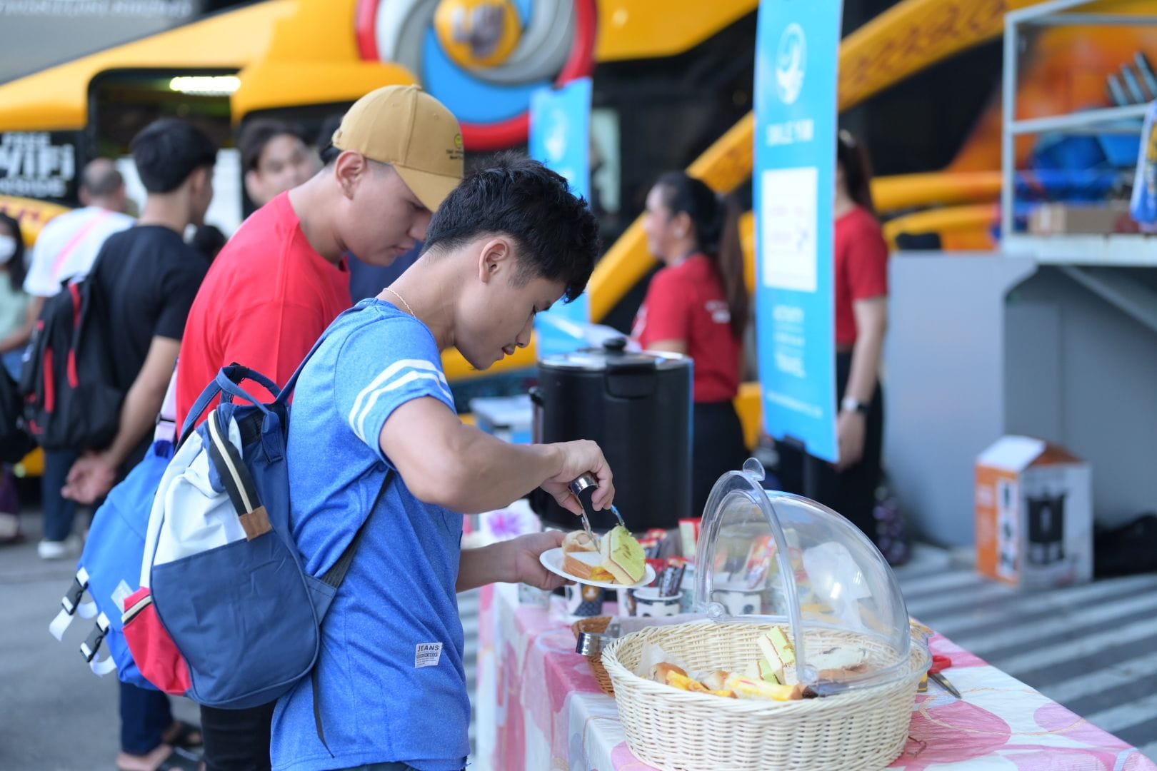 Outing เพชรบุรี V.H.C. Steeling 2 วัน 1 คืน | Smile-Travels รับจัดทัวร์ท่องเที่ยวสัมมนา